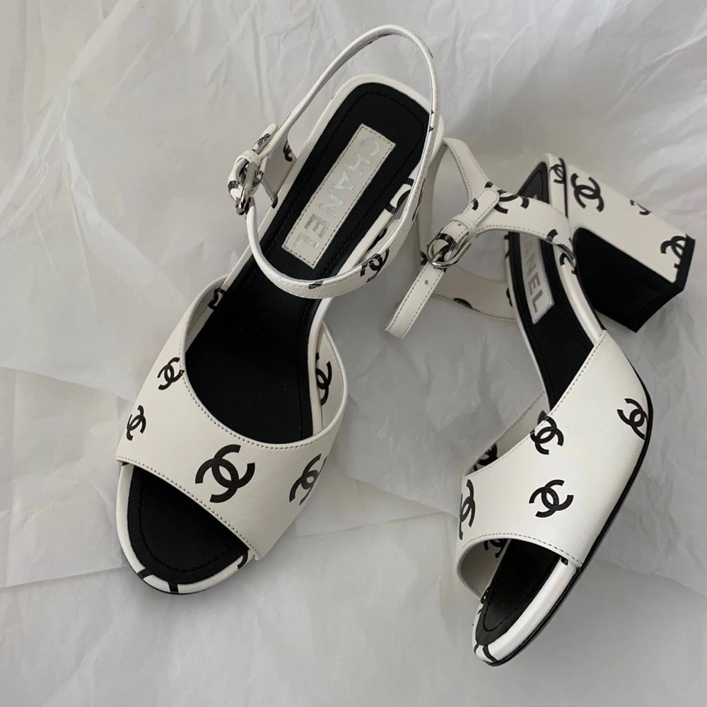 CHANEL
2022 Interlocking CC Logo Sandals
Size: 8
